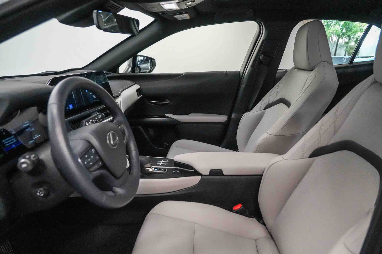 Used 2026 Lexus UX 300h AWD w/ Accessory Package (Z2) image 18