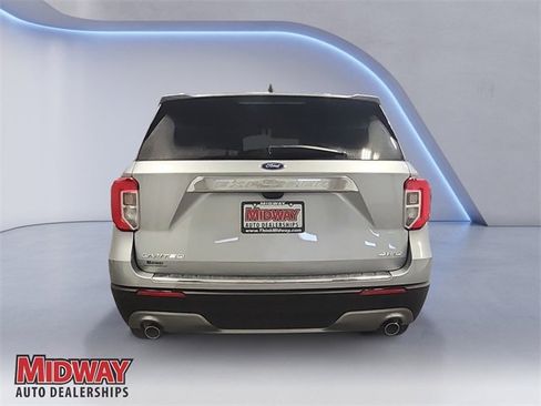 Used 2023 Ford Explorer Limited w/ Equipment Group 301A image 4