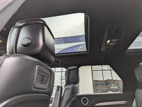 Used 2023 Land Rover Discovery S R-Dynamic image 37