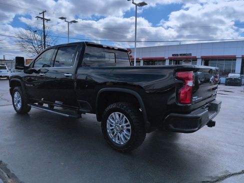 Used 2022 Chevrolet Silverado 2500 High Country w/ Z71 Off-Road Package image 3
