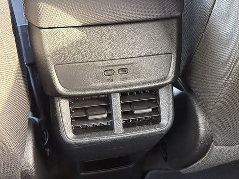 Used 2025 Chevrolet Equinox LT AWD/4WD image 9