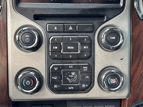 Used 2015 Ford F350 Lariat image 30