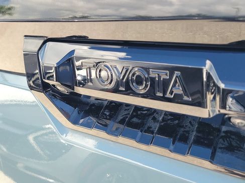 Used 2024 Toyota Tundra Platinum AWD/4WD image 6