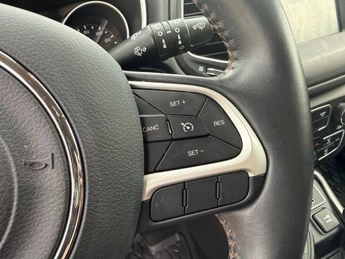 Used 2019 Jeep Compass Latitude AWD/4WD image 18