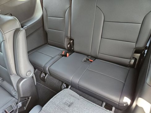 New 2027 Chevrolet Traverse LT w/ Midnight/Sport Edition FWD image 28