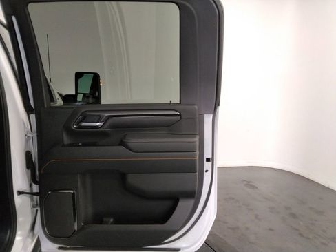 Used 2025 GMC Sierra 2500 AT4 image 37
