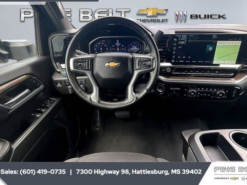 Used 2025 Chevrolet Silverado 3500 LT w/ Safety Package AWD/4WD image 6