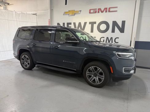Used 2024 Jeep Wagoneer Series II AWD/4WD image 2