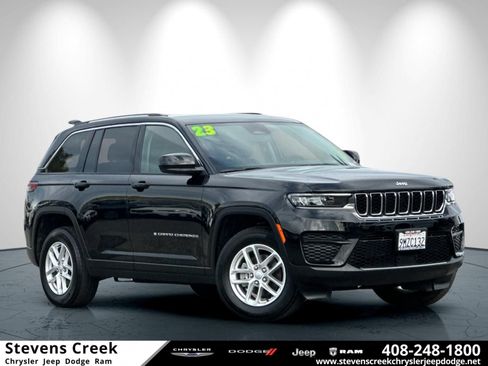 Used 2023 Jeep Grand Cherokee Laredo AWD/4WD image 1