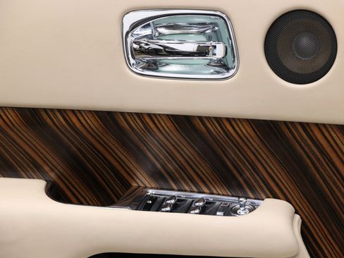 Used 2015 Rolls-Royce Wraith RWD image 15
