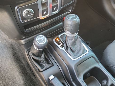 Used 2020 Jeep Wrangler Sport AWD/4WD image 23