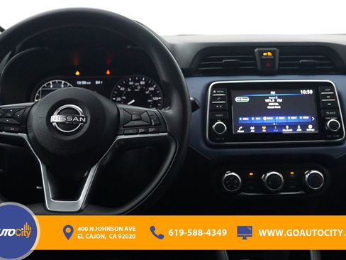 Used 2023 Nissan Versa SV image 5