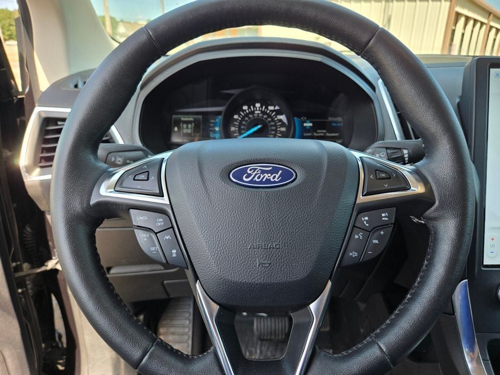 Used 2022 Ford Edge Titanium w/ Equipment Group 301A AWD/4WD image 28