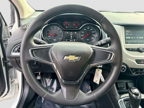 Used 2018 Chevrolet Cruze LS image 11