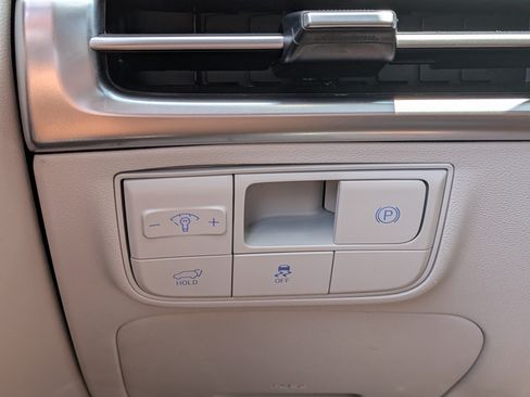 Used 2025 Hyundai Tucson Limited FWD image 22