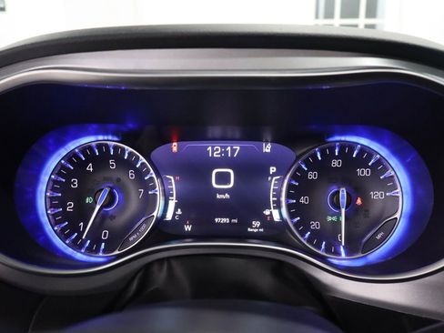 Used 2018 Chrysler Pacifica Touring-L Plus w/ Advanced Safetytec Group FWD image 33