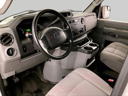 Used 2014 Ford E-250 and Econoline 250 w/ Power Group image 13