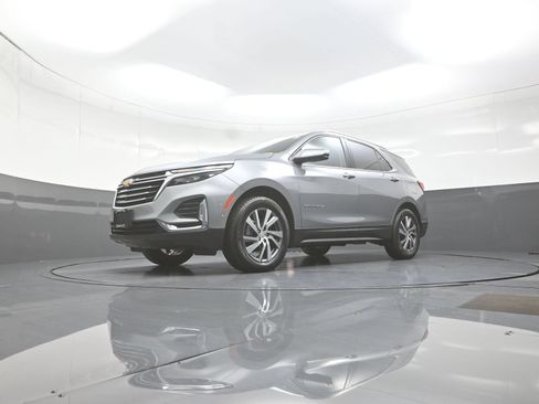 Used 2024 Chevrolet Equinox Premier AWD/4WD image 11