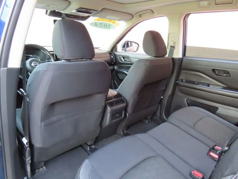 Used 2024 Nissan Pathfinder SV AWD/4WD image 31