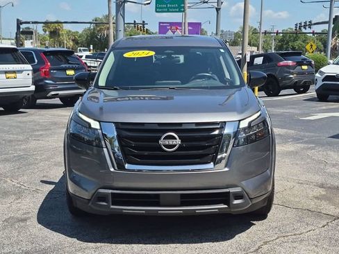 Used 2024 Nissan Pathfinder S FWD image 2