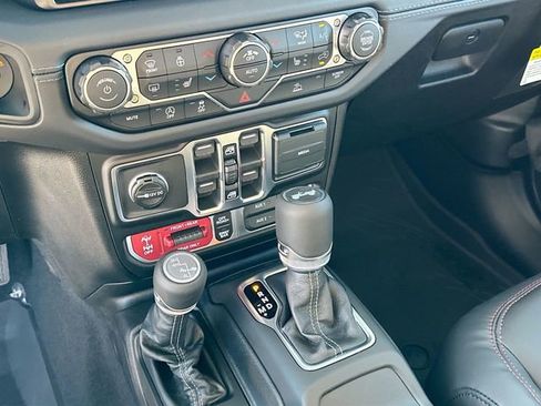 New 2026 Jeep Wrangler Unlimited Rubicon w/ Technology Group AWD/4WD image 22