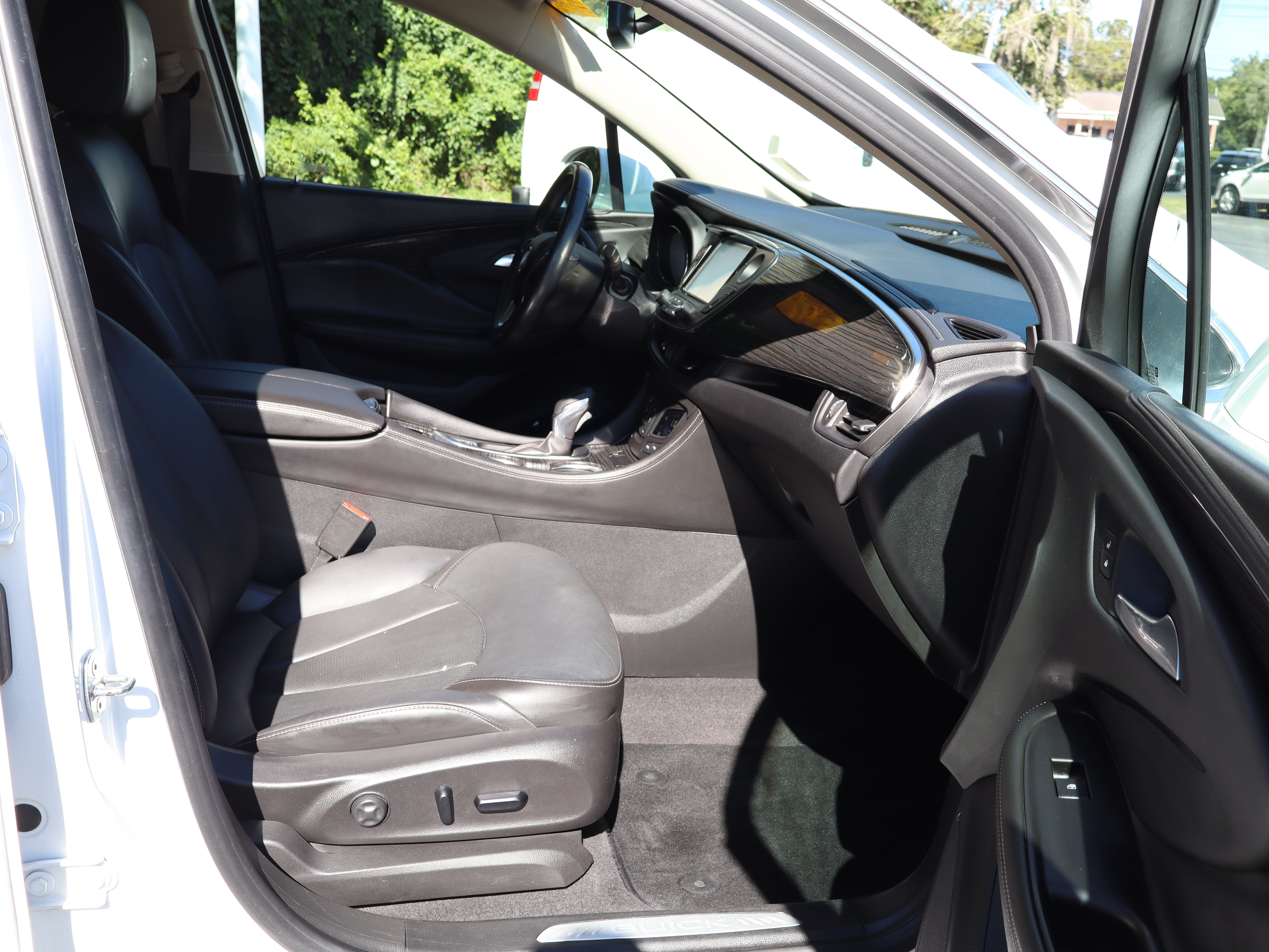 Used 2018 Buick Envision Essence FWD image 28