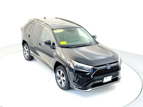 Certified 2022 Toyota RAV4 SE image 13