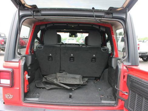 Used 2025 Jeep Wrangler Willys AWD/4WD image 13