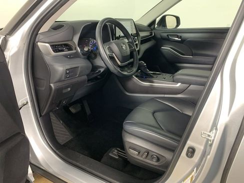 Used 2022 Toyota Highlander XLE image 30