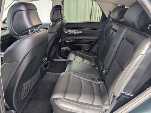 Used 2024 Genesis GV70 2.5T AWD/4WD image 9