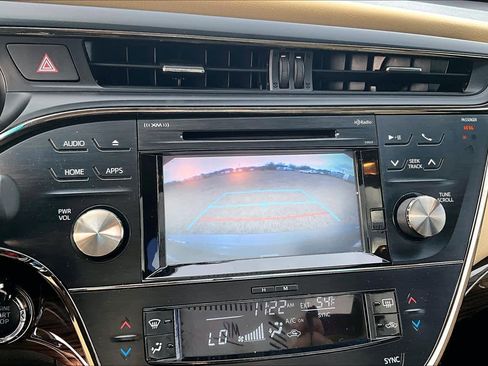 Used 2015 Toyota Avalon XLE image 26