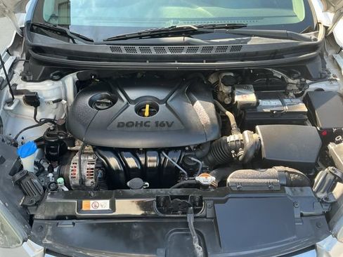Used 2015 Hyundai Elantra SE FWD image 21