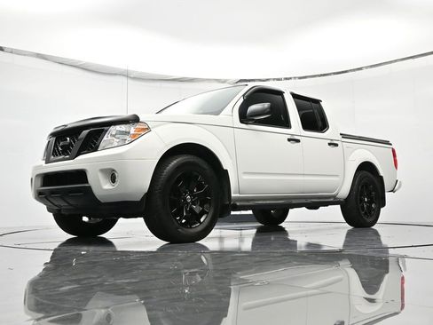 Used 2021 Nissan Frontier SV w/ Midnight Edition Floor Mats image 41