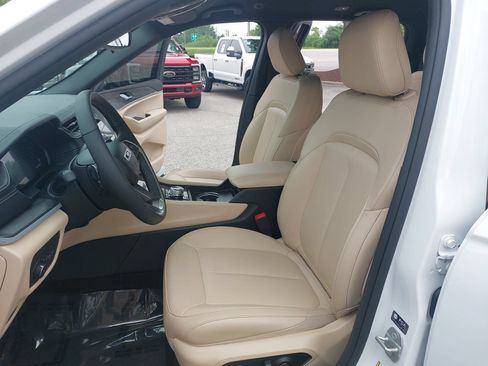 Used 2024 Jeep Grand Cherokee Limited w/ Black Appearance Package RWD image 16