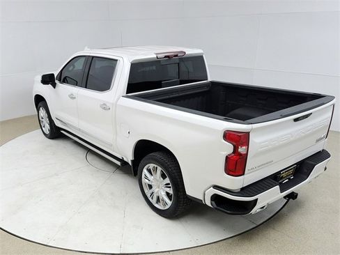 Used 2022 Chevrolet Silverado 1500 High Country w/ Technology Package image 17