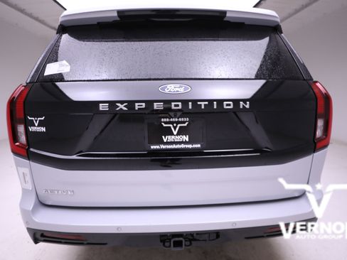 New 2026 Ford Expedition Active image 4