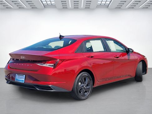 Certified 2023 Hyundai Elantra SEL w/ Cargo Package FWD image 4