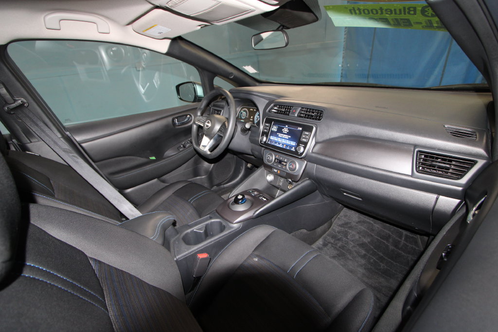Used 2025 Nissan Leaf S FWD image 19