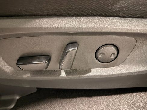 Used 2023 Nissan Pathfinder SV image 14