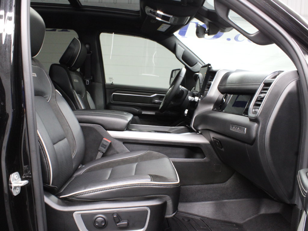 Used 2025 RAM 1500 Laramie w/ Night Edition AWD/4WD image 35