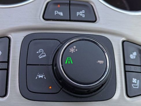 Used 2018 GMC Terrain Denali w/ Advanced Safety Package FWD image 32