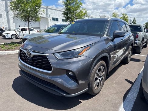Used 2023 Toyota Highlander XLE image 1