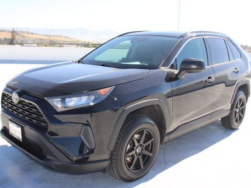 Used 2020 Toyota RAV4 LE w/ Carpet Mat Package image 6
