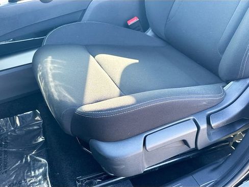 Used 2023 Nissan Rogue S image 18