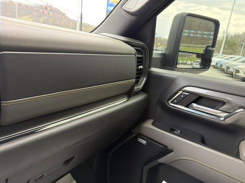 Used 2024 Chevrolet Silverado 2500 ZR2 w/ Technology Package image 25