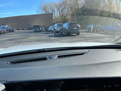 Used 2025 Chevrolet Trax LT image 18