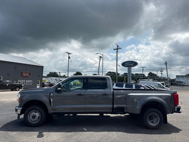 Used 2026 Ford F350 XLT AWD/4WD image 2
