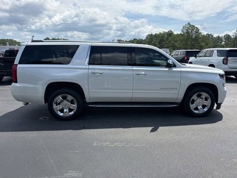 Used 2020 Chevrolet Suburban Premier AWD/4WD image 6