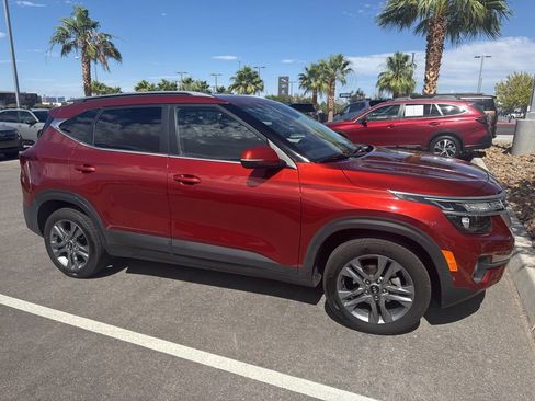 Used 2021 Kia Seltos S FWD image 2