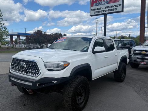 Used 2019 Toyota Tacoma TRD Off-Road AWD/4WD image 2